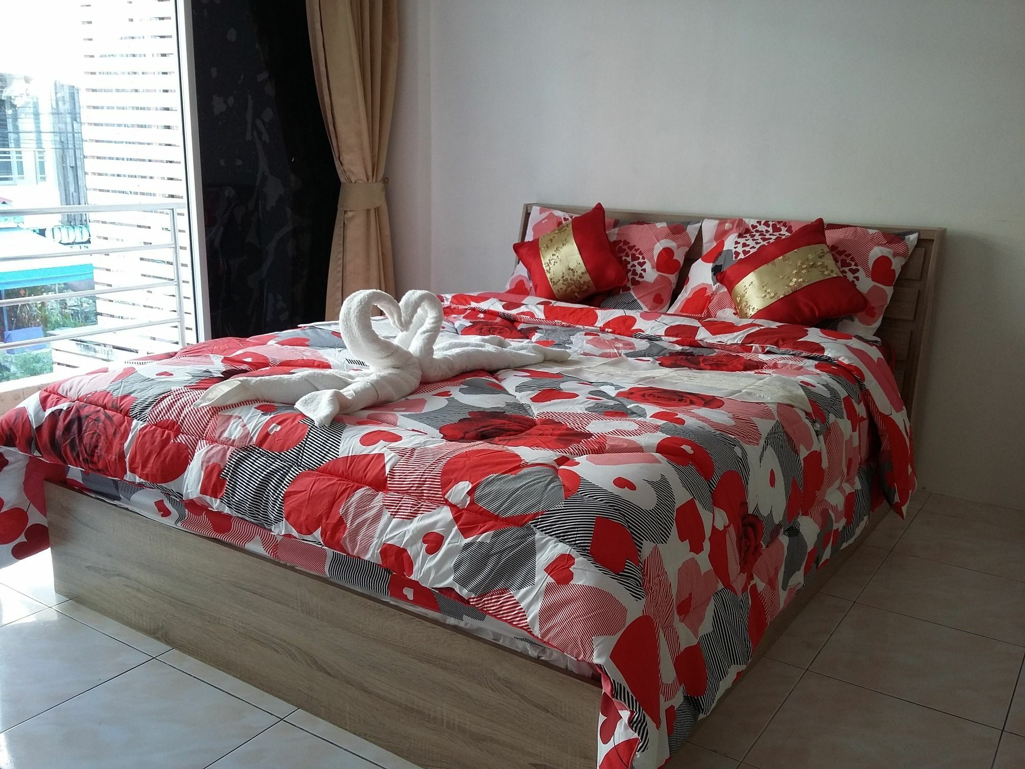 Sunshine Guesthouse Patong ภายนอก รูปภาพ